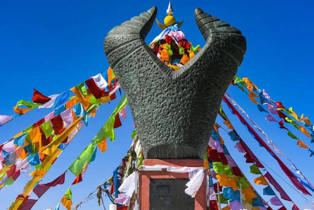 2018年10月3日,青海省果洛藏族自治州玛多县,牛头碑.