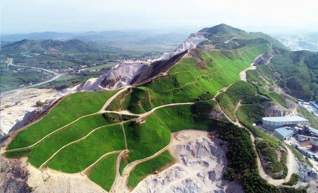 海城市牌楼大立壁闭坑矿山生态治理项目示范区