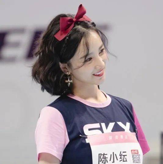 2021最洋气的减龄发型,2021最火减龄发型 2021流行的"人鱼卷",洋气又减龄!