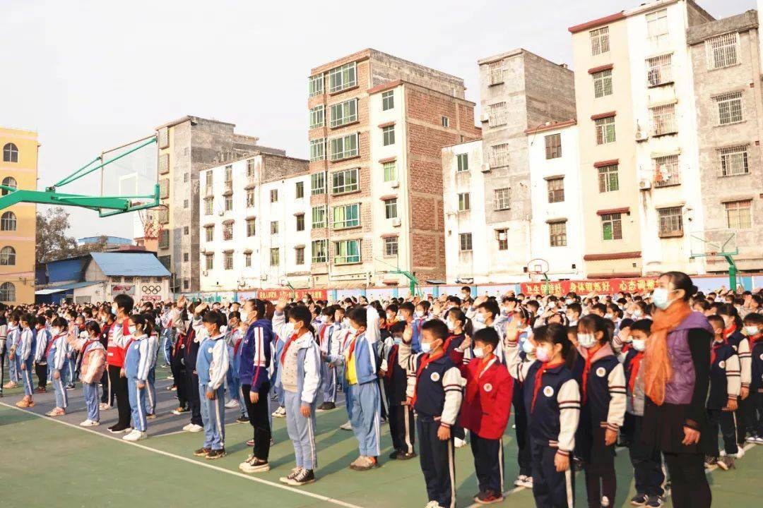 怀集各中小学和幼儿园今日安全有序开学你家的娃上学了吗