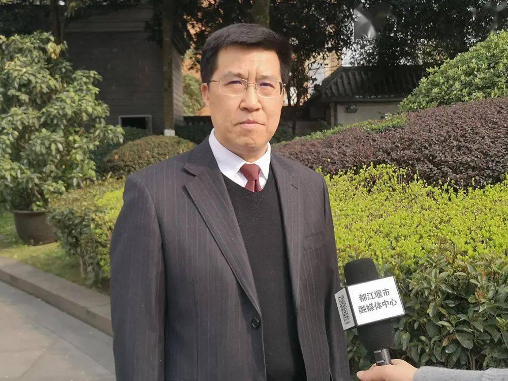 以主人翁的姿态,为创造都江堰幸福美好生活共同奋进!
