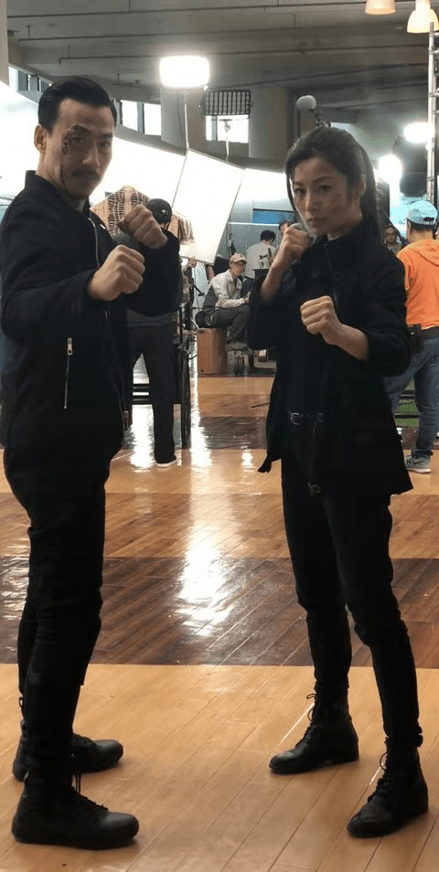 迷人香港武打女星杨柳青由模特转行秀完美翘臀曲线获网友激赞