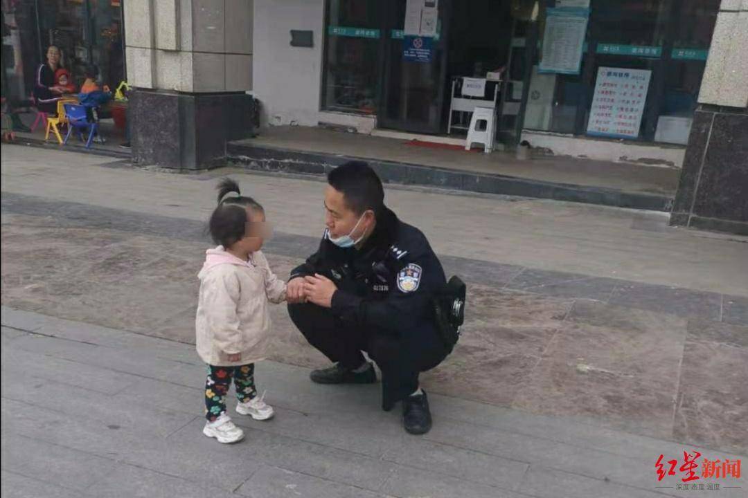 她跟前,想赶快带她回到焦急的婆婆身边,此时距离她走失已经近一个小时