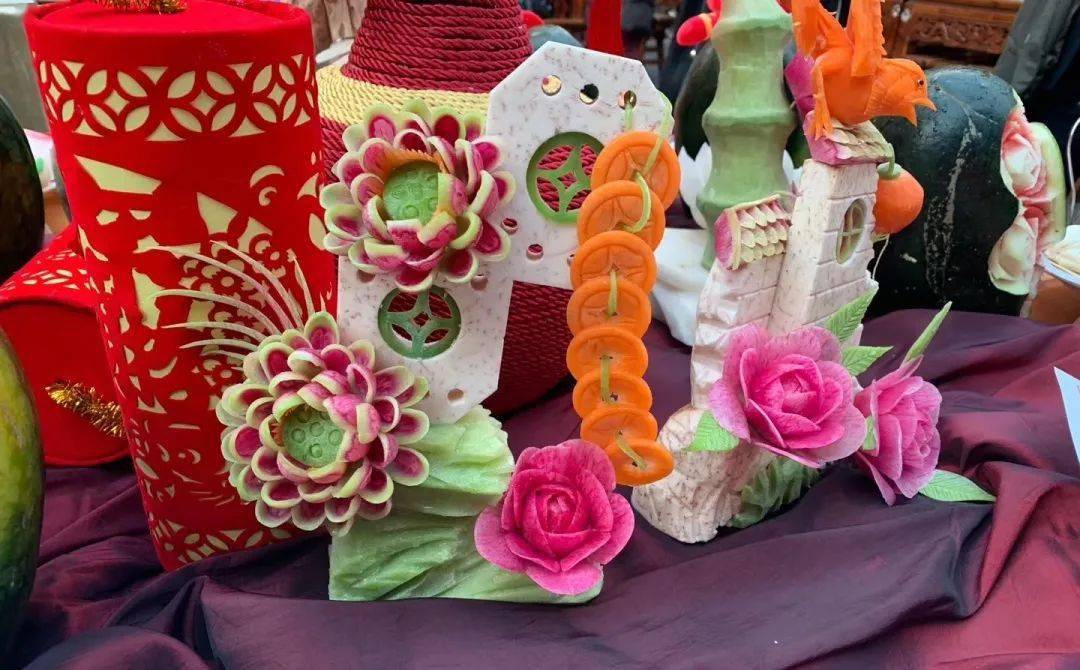 这里还能欣赏到萝卜雕花,剪纸,糖画