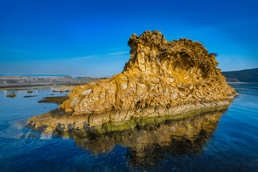 荣成市花斑彩石景区