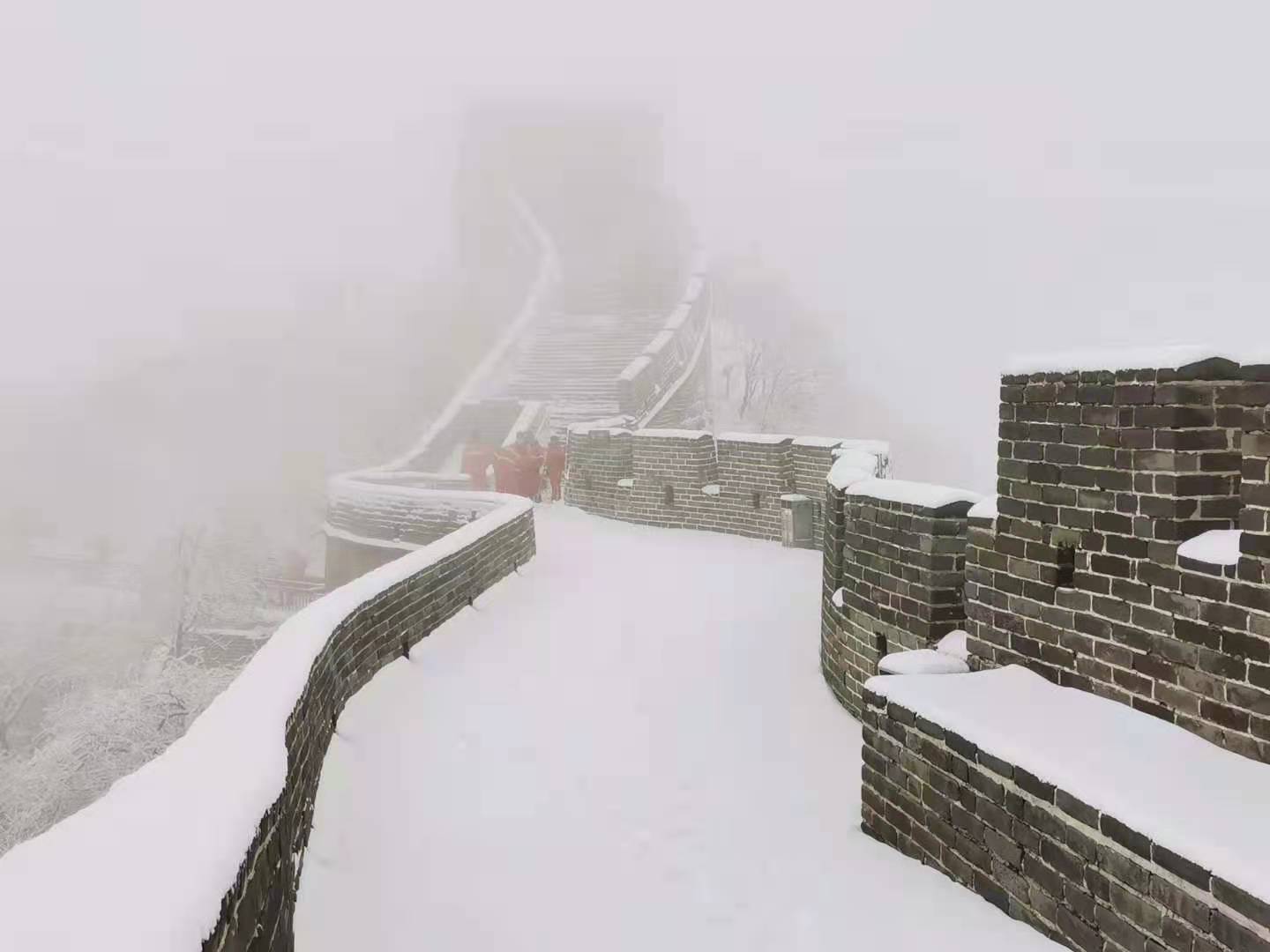 "神龙见首不见尾"!今日八达岭长城雪景图出炉