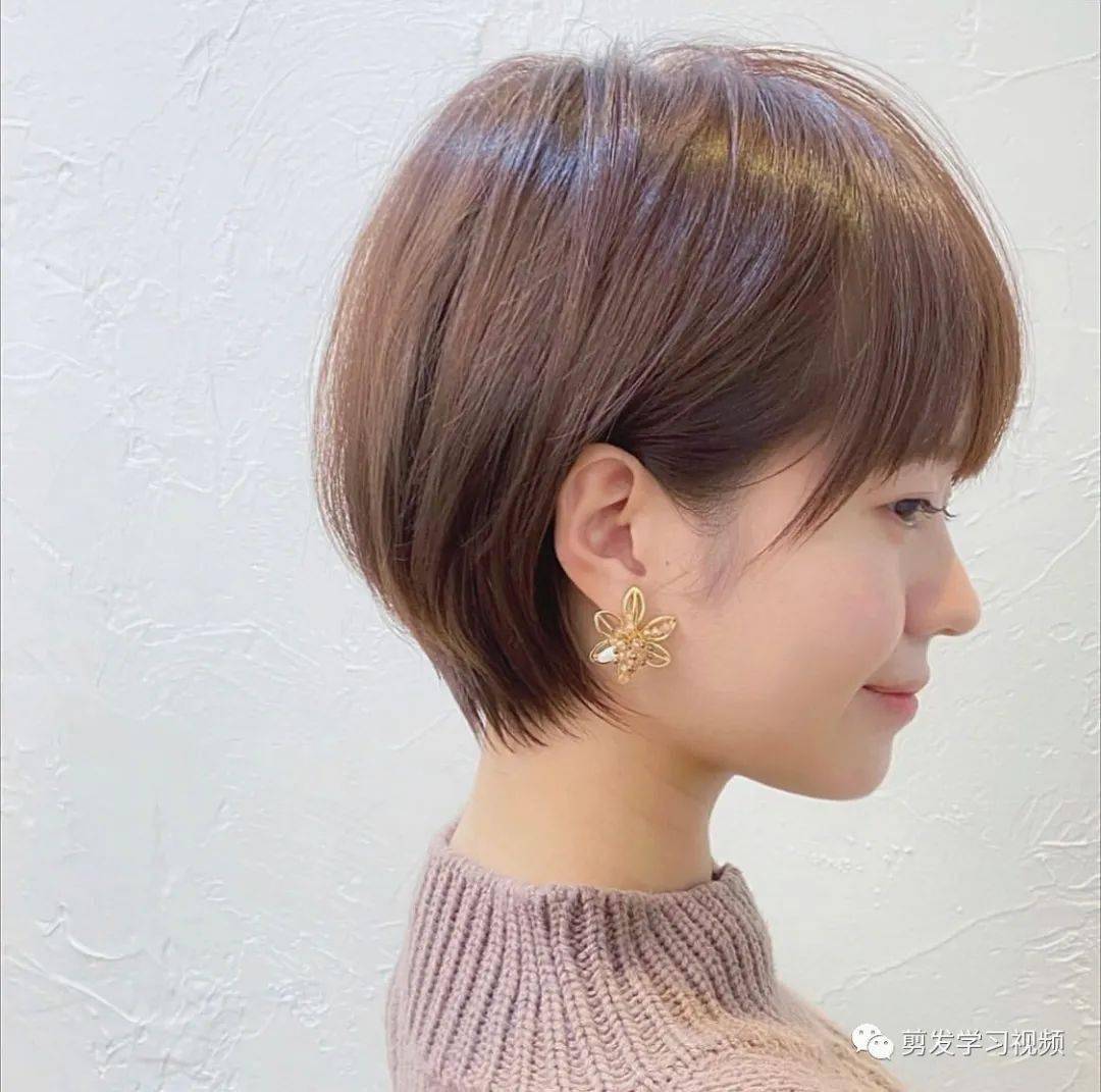 "35 款露耳超短发"
