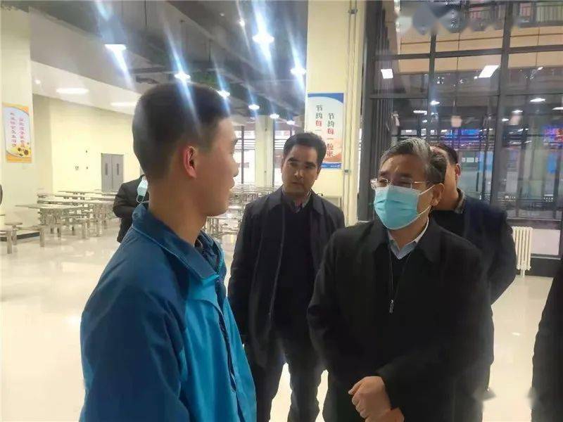 胡麒军调研平凉一中新校区开学工作