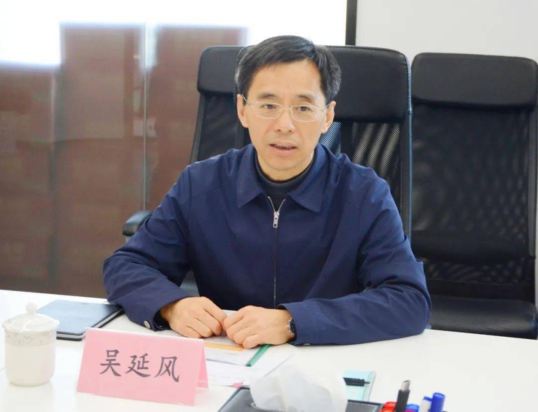 虹口区人大常委会主任吴延风一行调研仪电鑫森