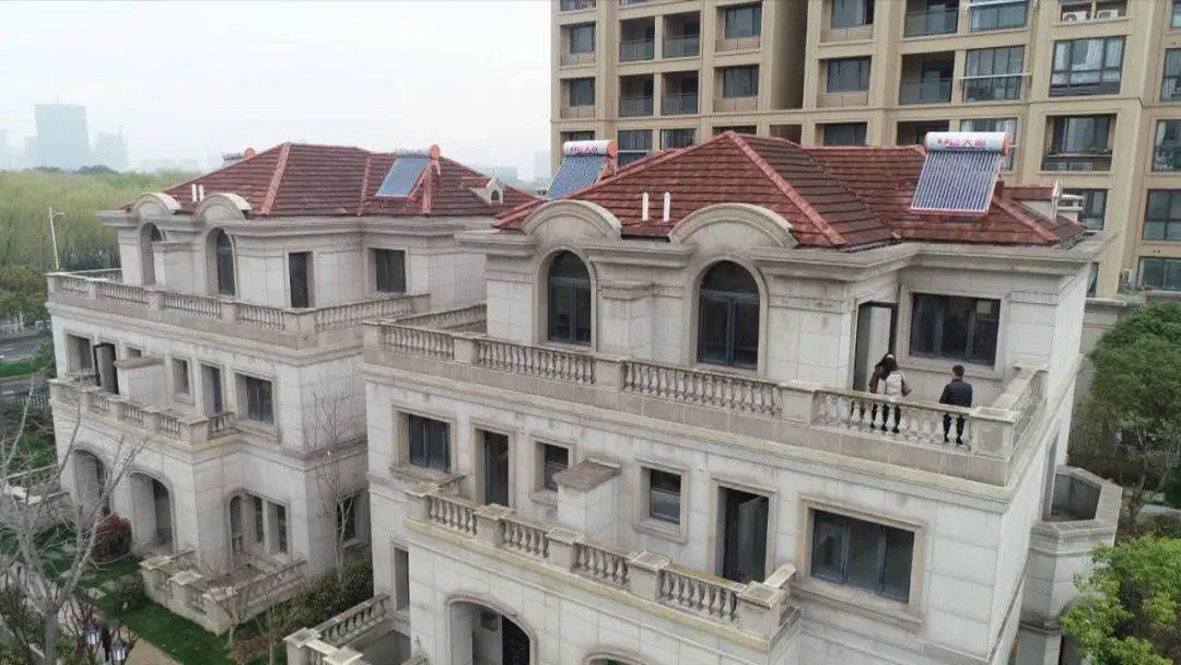 嘉盛龙庭小区在秀洲区聚贤路上,紧邻希尔顿逸林酒店,离新安国际医院