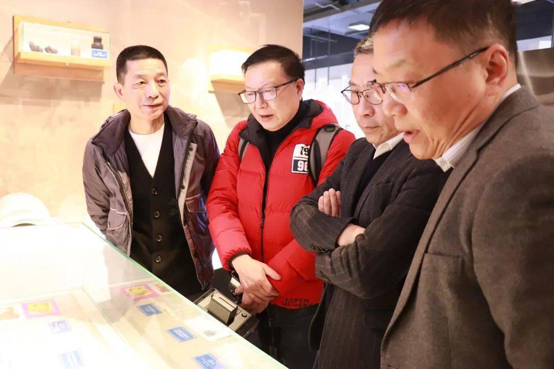 书记,总经理韩利平,杭州市商贸旅游集团有限公司品牌公关部部长房伟锋