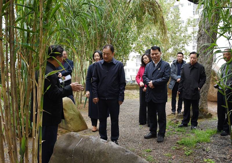 陈秋立厅长调研福建农林大学国家菌草工程技术研究中心