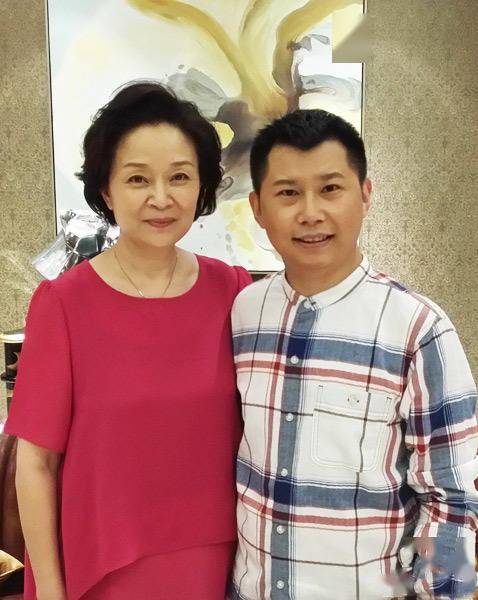 刘莉莉选择优雅变老,63岁也这么漂亮,气质温婉大方