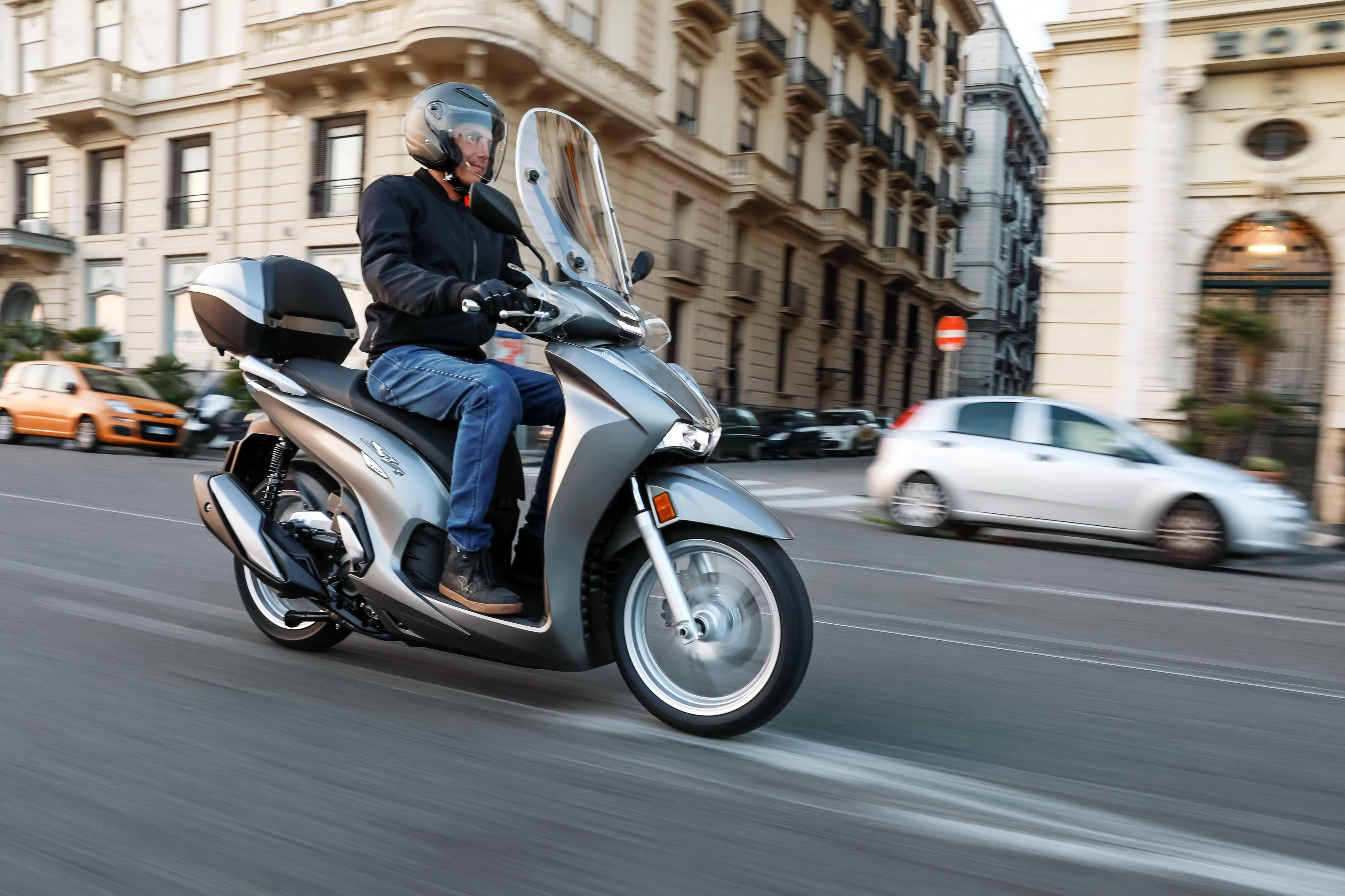 honda中型踏板的拳头2021sh350i户外图集