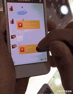 爆笑gif: 这哥们有点过分了啊, 放开那些妹子