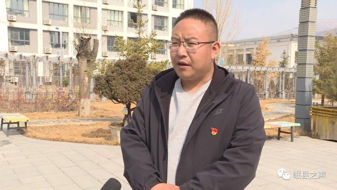 岷县四中副校长 姜志强:通过安排,让老师,学生了解党的光辉历程,通过
