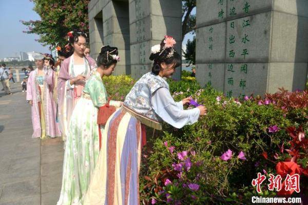 二月二迎"花朝节 福州再现传统花神祭