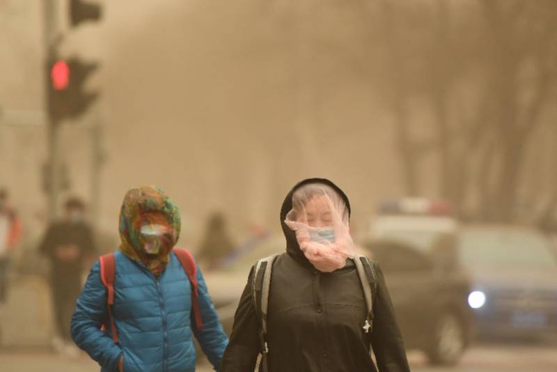 我国遭遇近10年强度最强沙尘天气