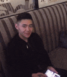 搞笑GIF: 这操作别人也是学不来
