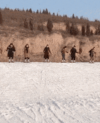搞笑GIF: 这操作别人也是学不来