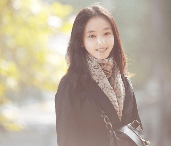 2012年,吴倩被选为饶雪漫小说《雀斑》的书模和平面电影中的女主角