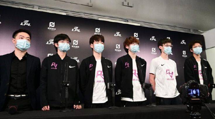 乐爷又狂起来了打赢ig后再次疯狂摇头德云色建议做个尿检