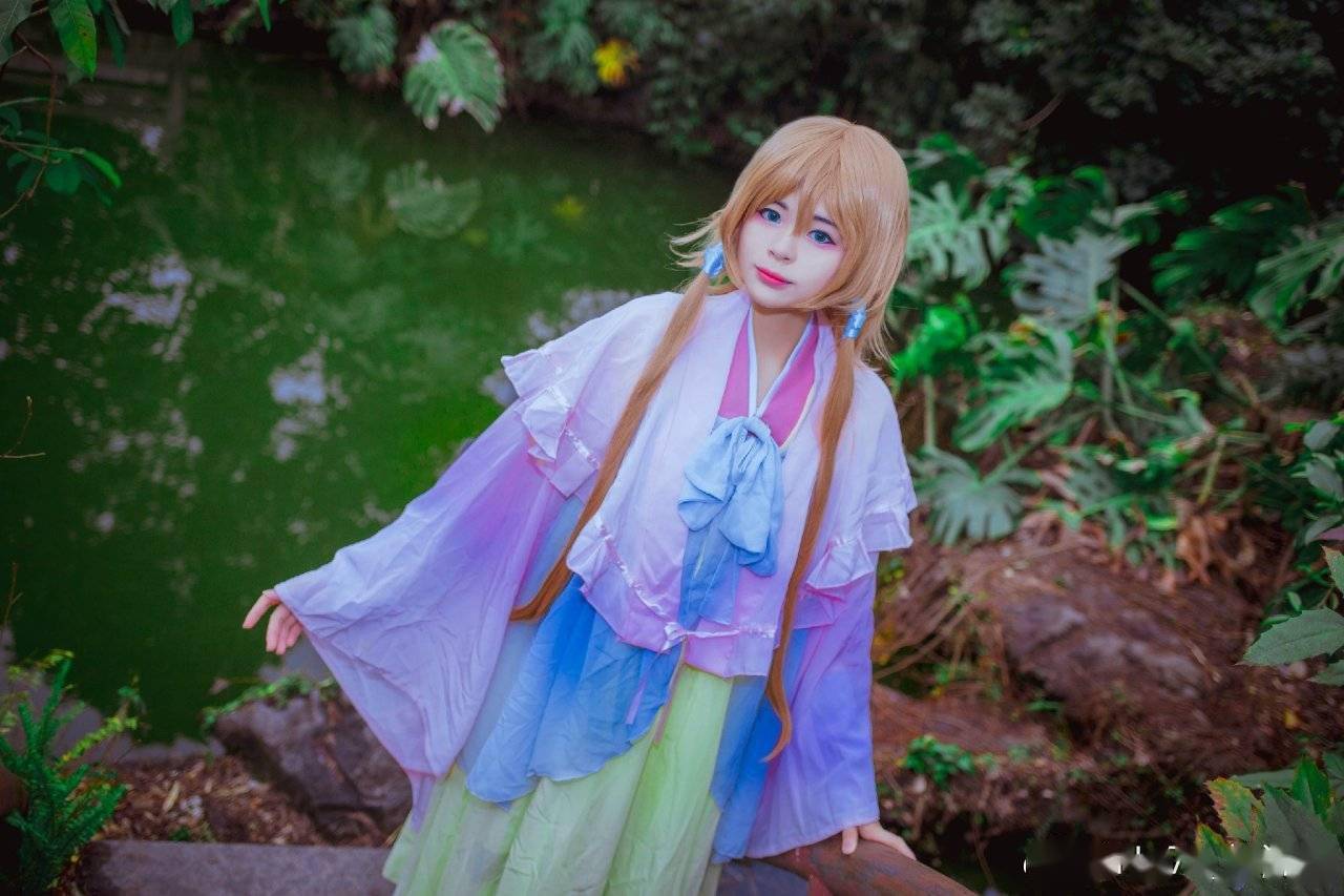 洛天依cosplay 空待三月春而你未来