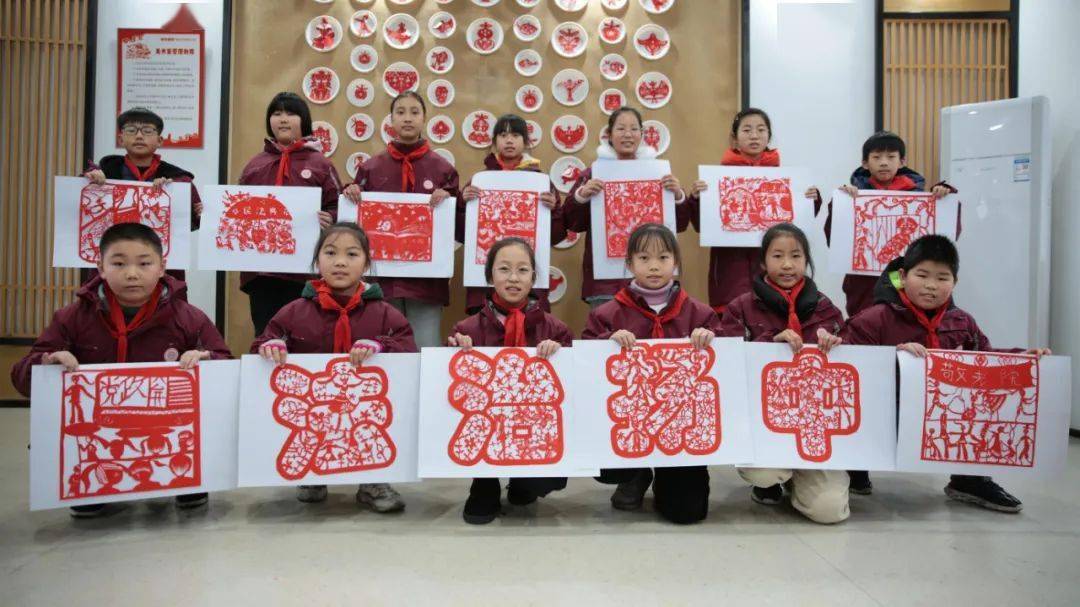 送法进村开展民法典讲座 "民法典与生活同行"校园剪纸活动