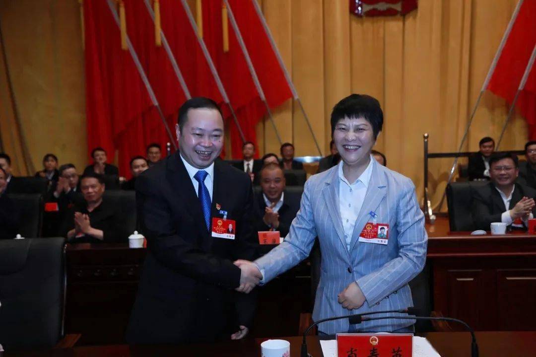 结果,县委书记黄四平宣布:欧永古当选为汝城县第十七届人大常委会主任
