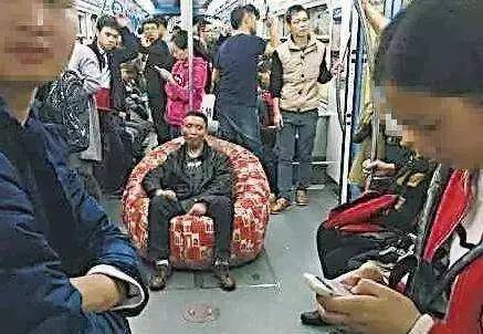 搞笑gif动图:艺术家在流浪,大师在泼墨