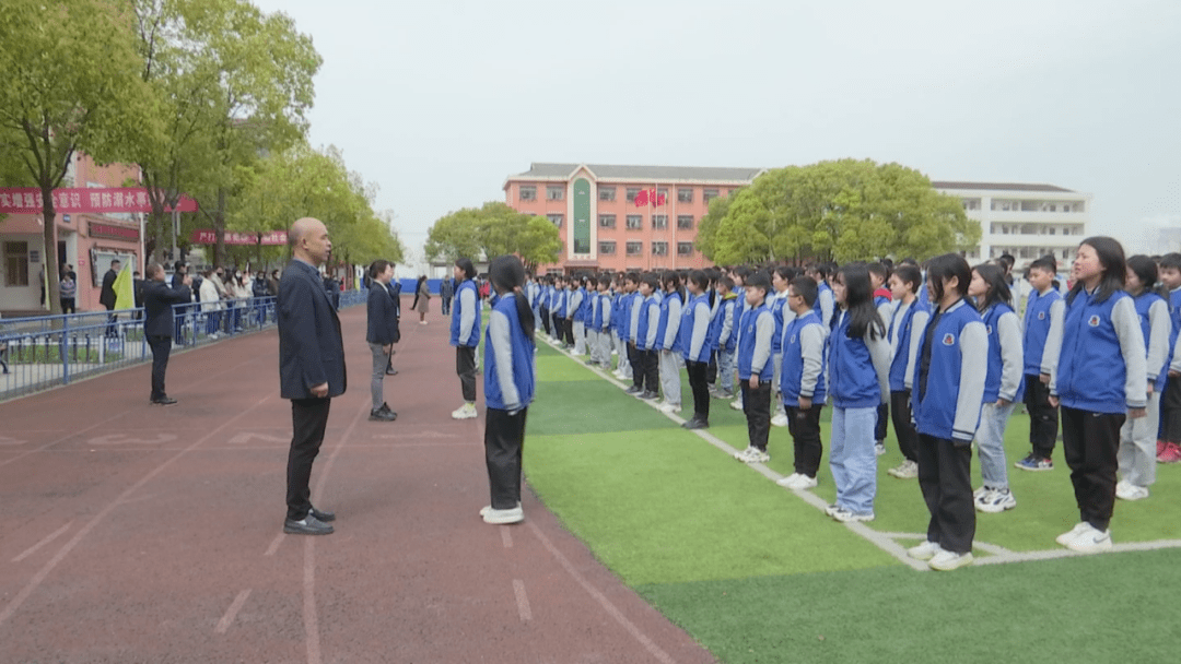 23日下午,马家寨中学开展校园安全应急演练活动.