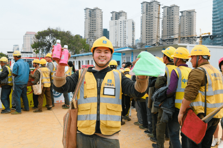 致敬城市建设者,他们送来春天的暖暖心意和丝丝甜蜜