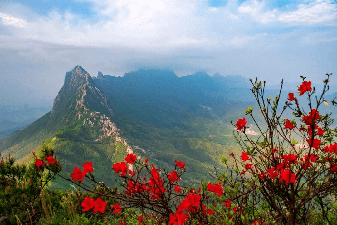 灵山景区地处江西省上饶市广信区北部,是国家级风景名胜区,国家4a级