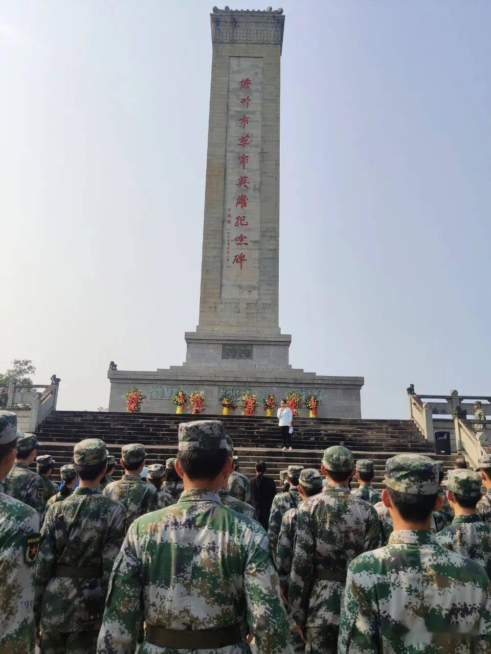 清明节祭扫烈士墓活动,缅怀革命先烈英雄事迹,重温艰苦卓绝革命历史