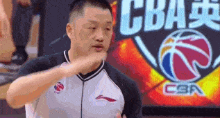 许钟豪被吹犯规不满,老总大喊黑哨 李春江