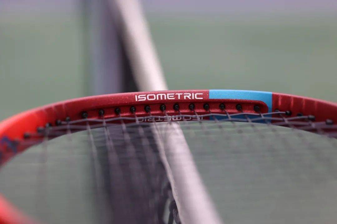 2021新款yonex vcore 100网球拍测评