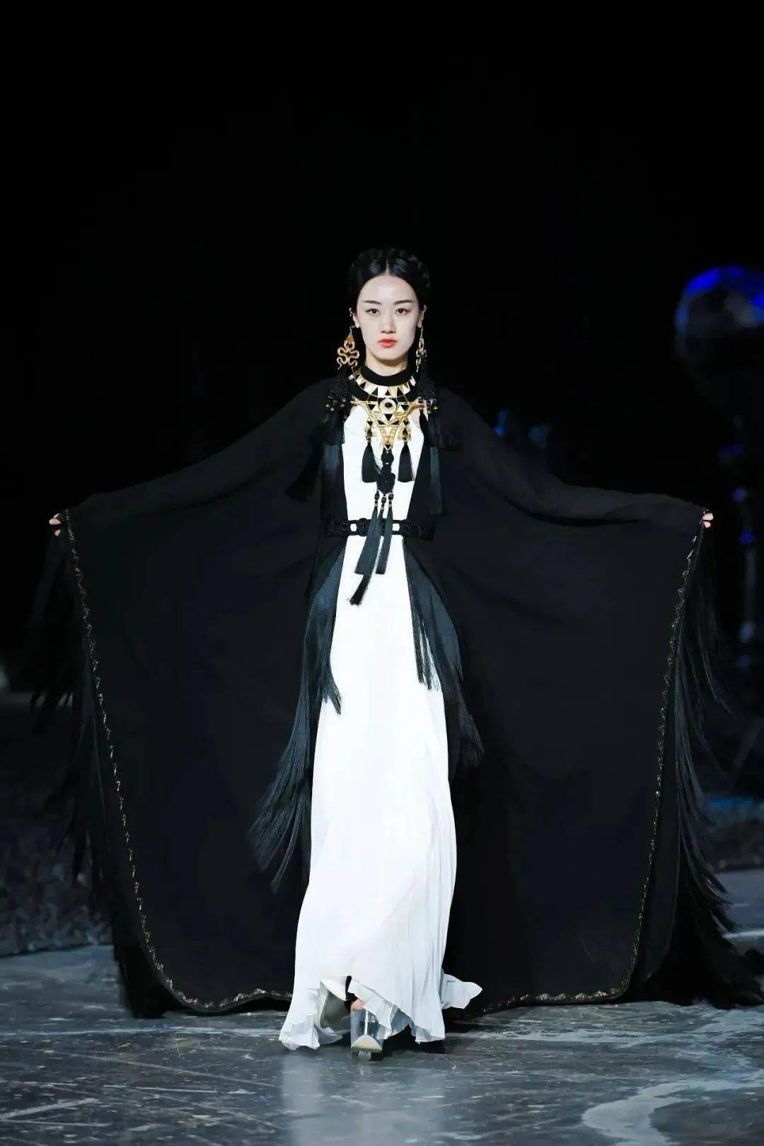 被吐槽不中不洋继春晚舞台翻车事件后盖娅传说再次演绎中国风这次你看