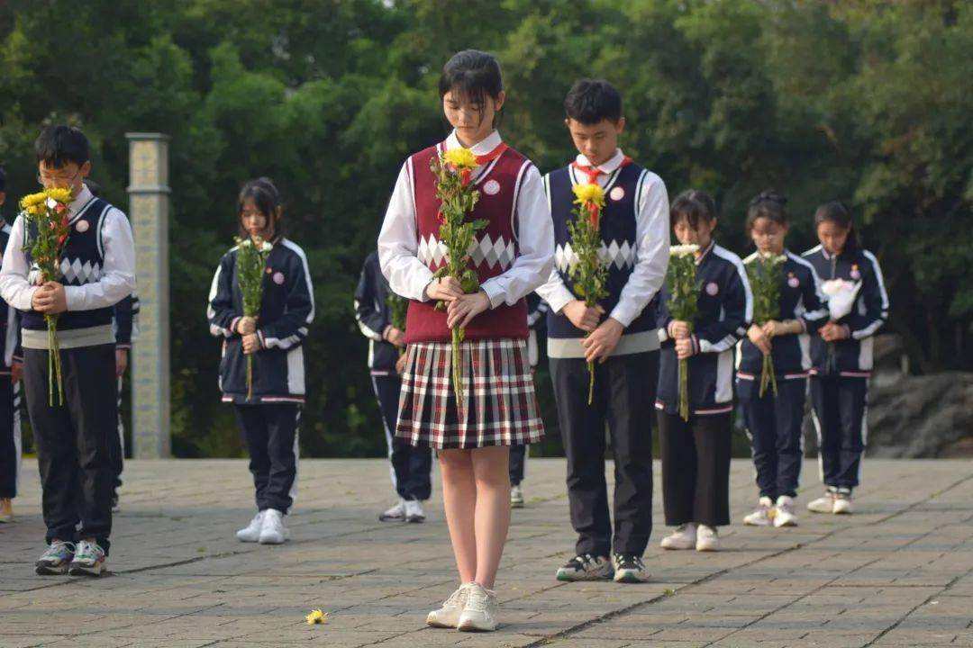 永川区教育系统践行传承红色基因祭奠英雄先烈