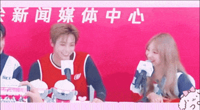 原创塌房女爱豆第一人?细数郑乃馨李振宁互动细节,看得一脸姨母笑!