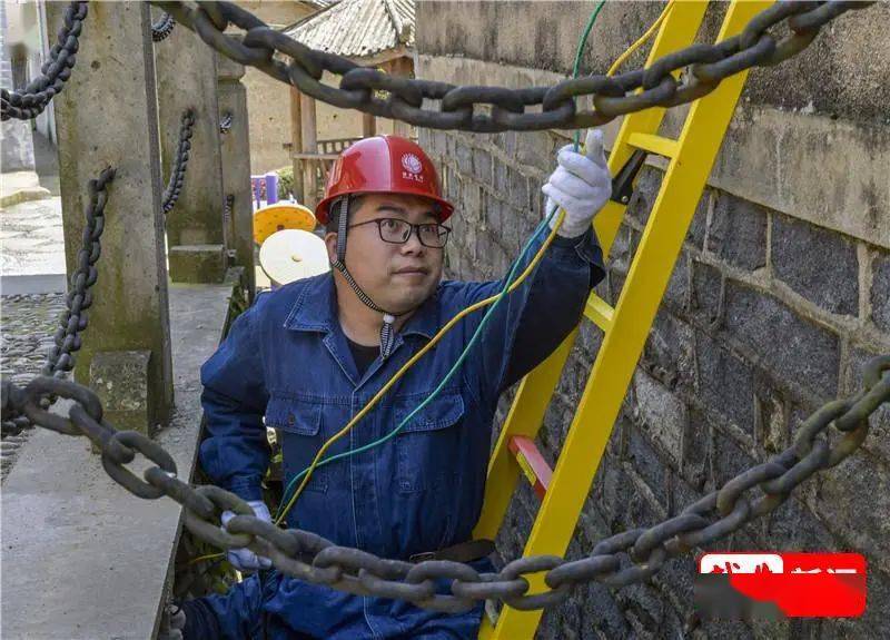 "父子"书记的七十载桑梓情_陈建苗
