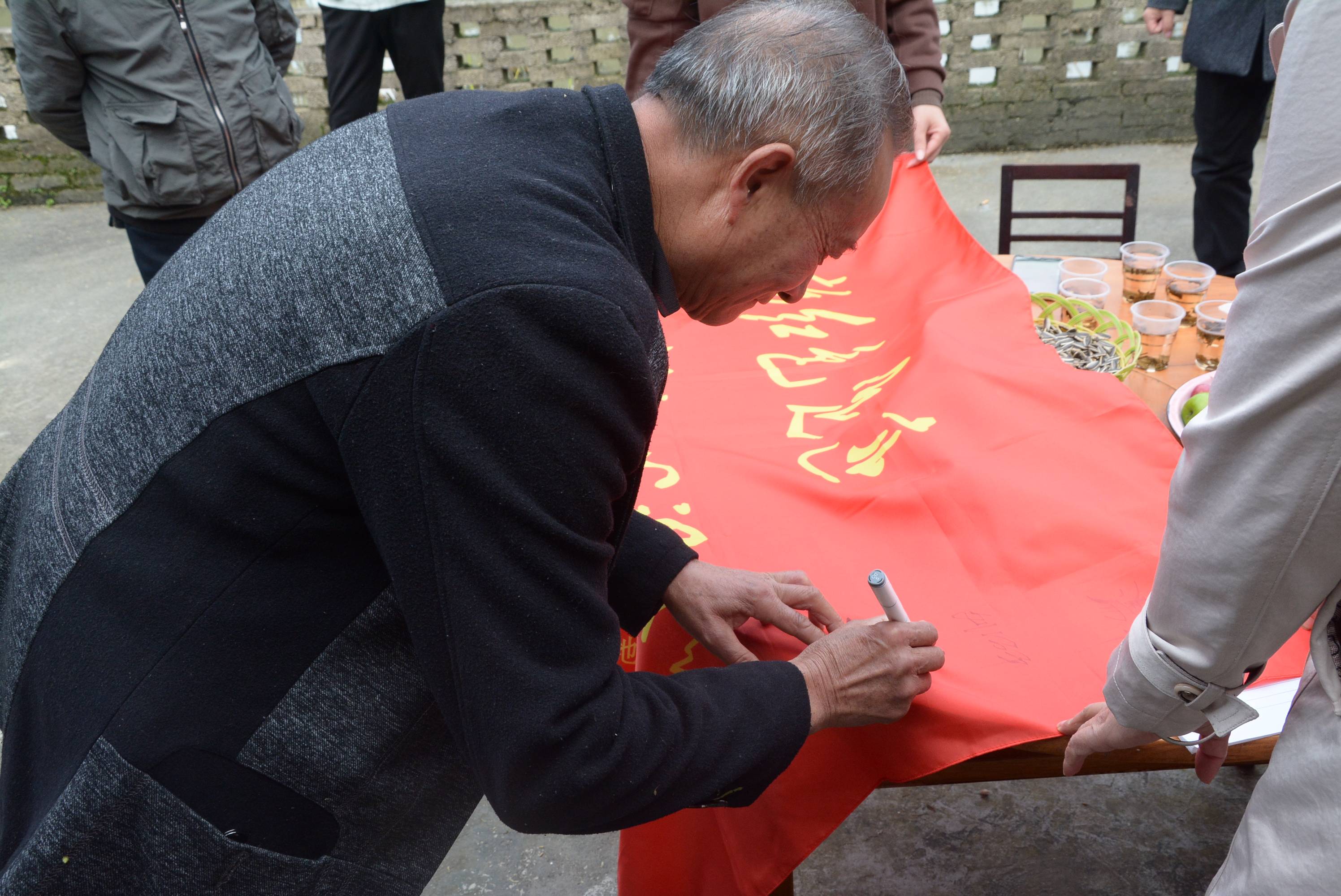 在贵州黄平县,于都籍失散红军钟兴明(又名钟元享)的女婿张礼平在于都