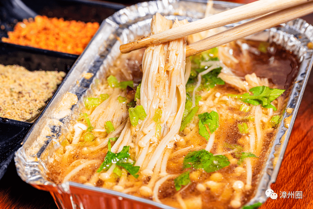 天下广场火了2年的烤肉店,鲜切黄牛肉现烤现吃,开始担心肉不够了