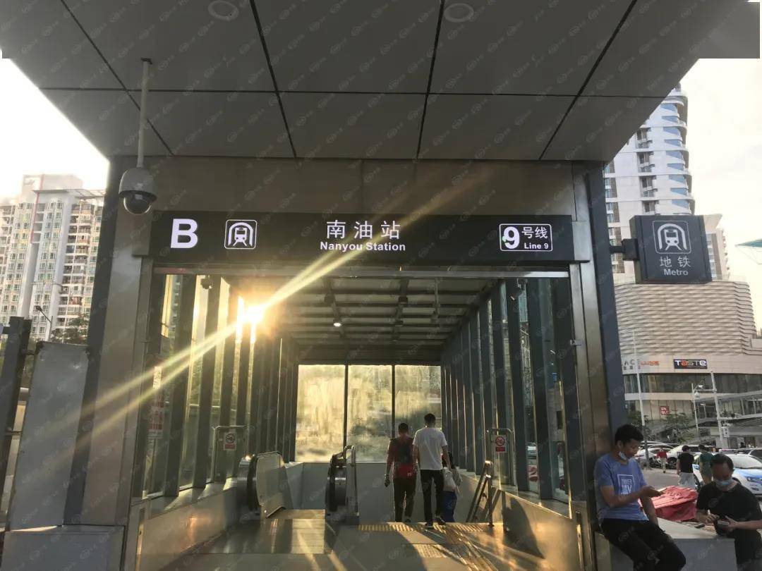 距离地铁2号线的良登站约600米,距离地铁9号线南油地铁站约500米,步行