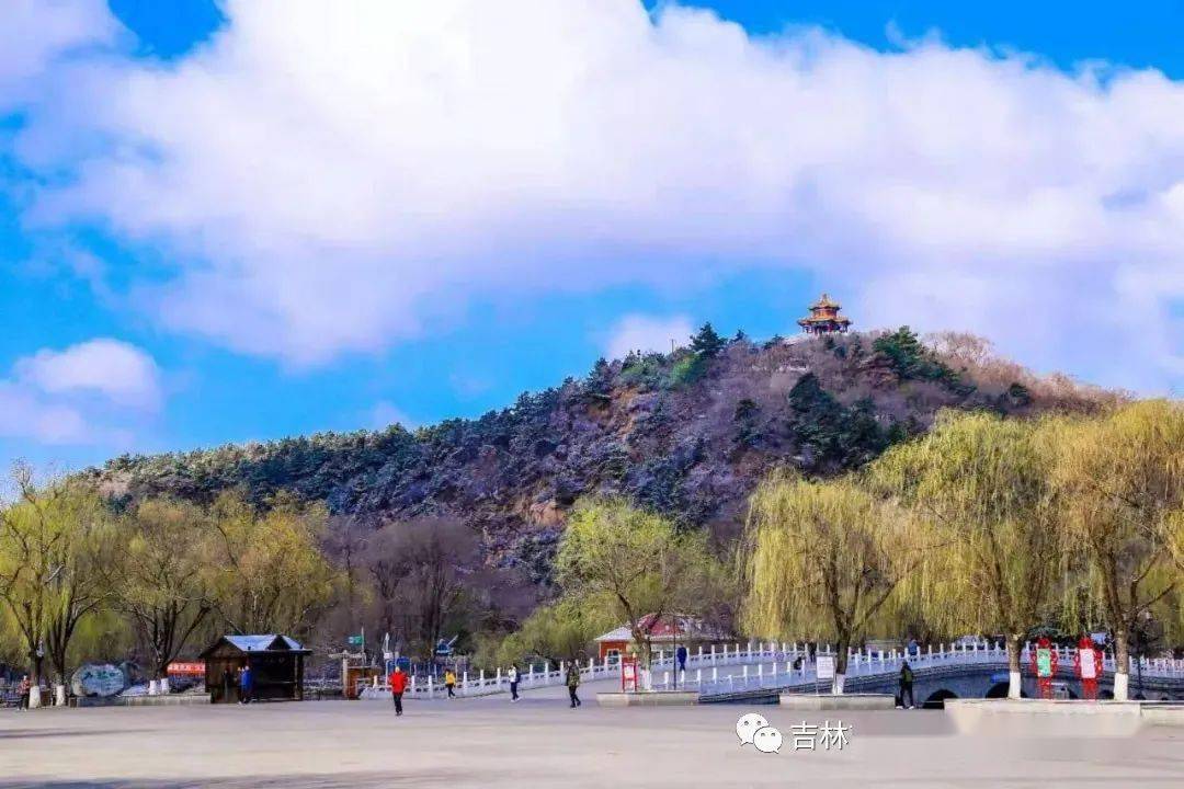 吉林市四月雪润江城 北山风景区宛如画卷