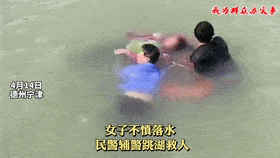 4月14日下午,山东德州宁津县康宁湖一名女子不慎失足落水,危急时刻