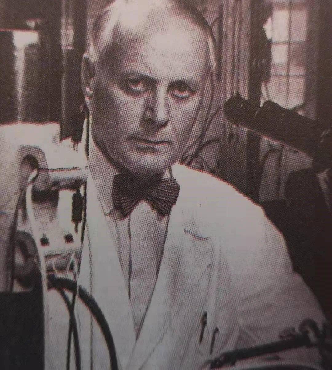 1940 年,哈佛大学和斯德哥尔摩皇家学院同时向格拉尼特发出邀请,他