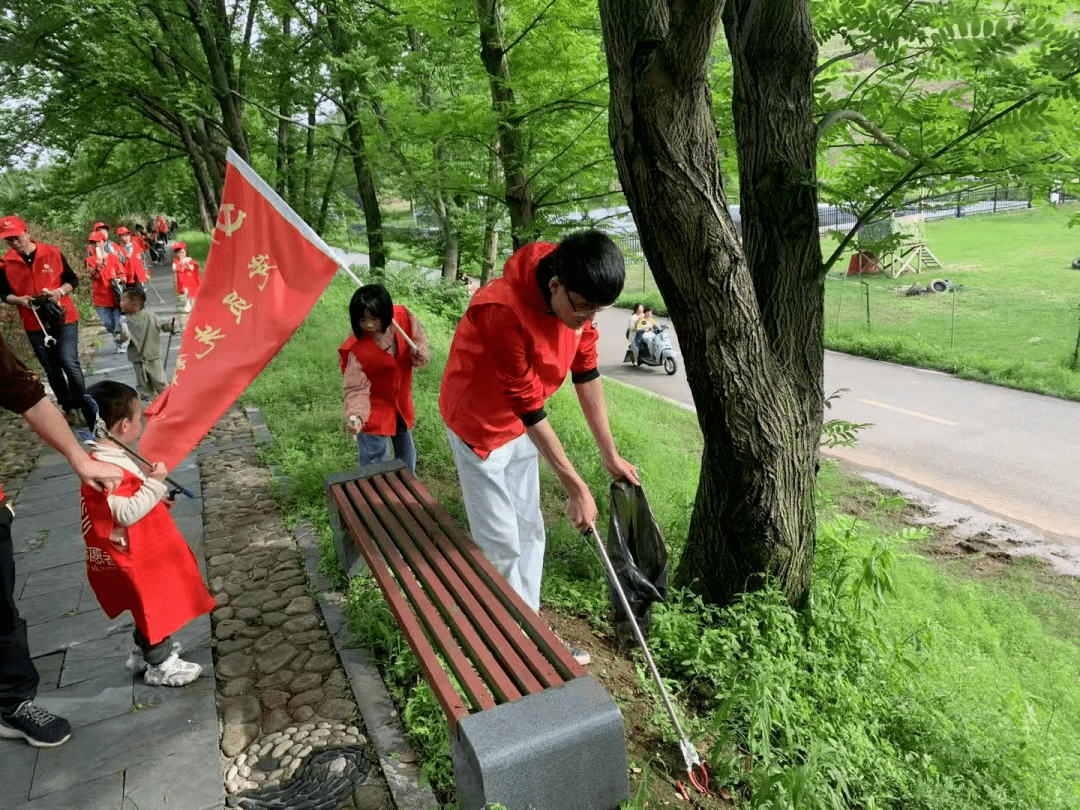 学党史干实事争当河小青用实际行动保护家乡环境