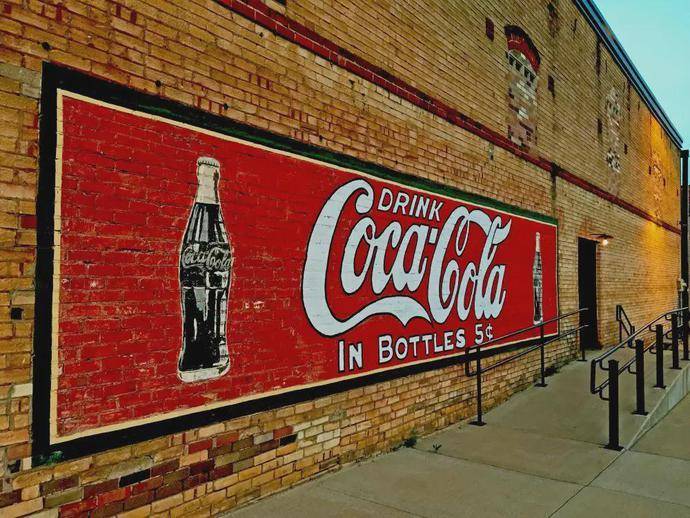 2元瓶的可口可乐宣布将全球涨价美国通胀毁了其15年不涨价纪录