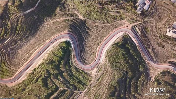 天路西起大梁江村,东至良河西村,串联起了井陉县境内的绝大多数景点和