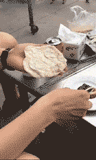 ▼ 这样制作馒头是没有灵魂的~ 好饿哦,好想这样吃肉串~  ▼ 酸奶: